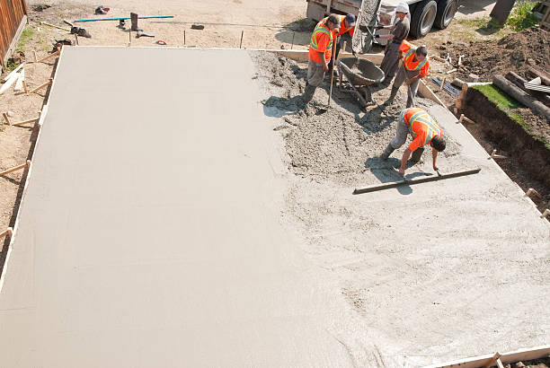 Best Commercial Concrete Services in Spirit Lake, IA